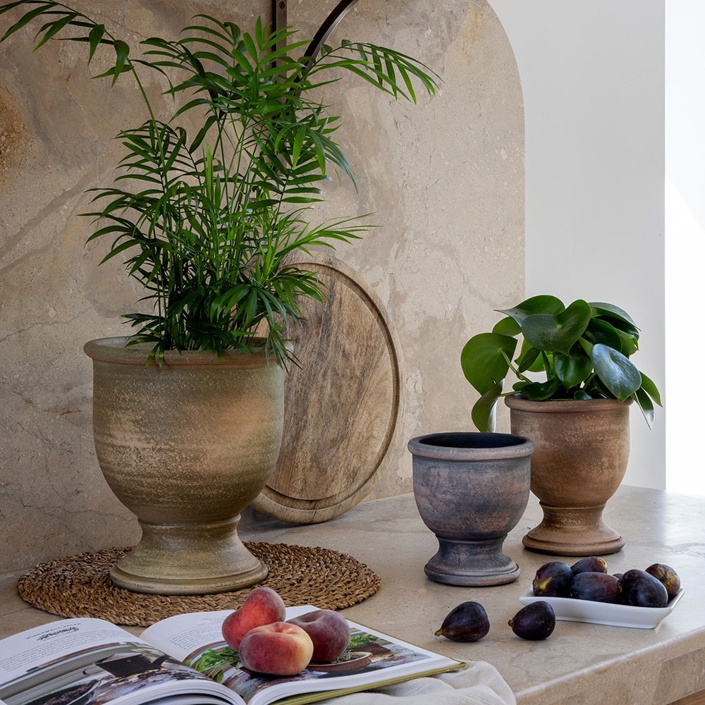 Rustic urn plant pot - brown
