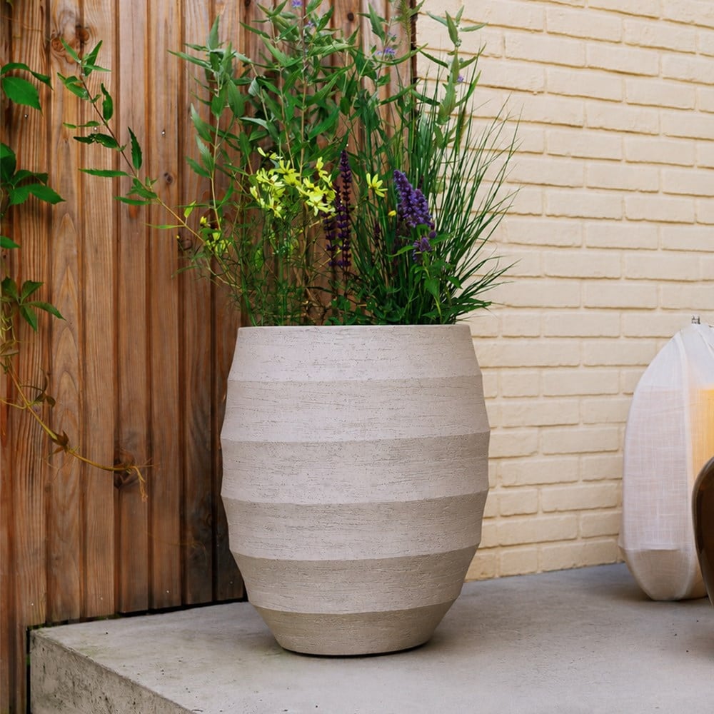 Rippled balloon pot - sand