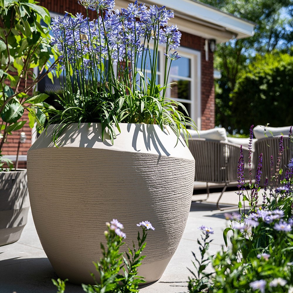 Textured large jar planter - sand