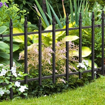 Finial border edge panel - black