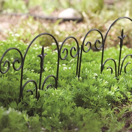 Garden edge panel with finial - black