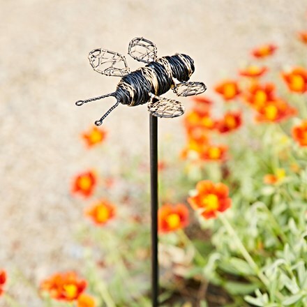 Wire bumblebee decorative stake