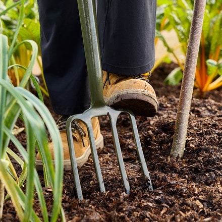 RHS Burgon & Ball BoronGreen border fork
