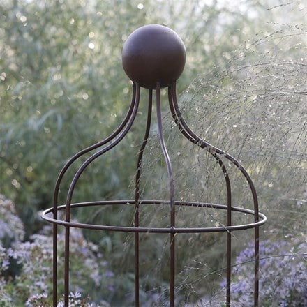 Bottle neck obelisk - rust