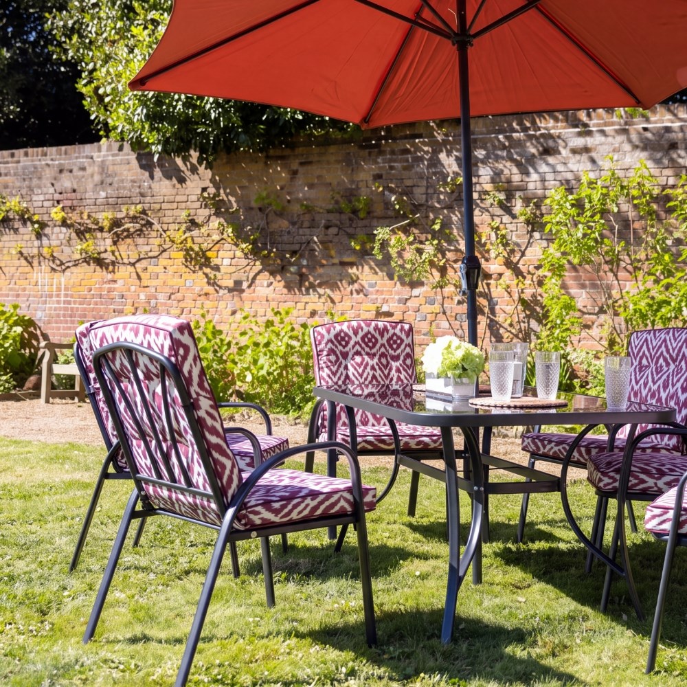 Gather In Style : Garden Furniture