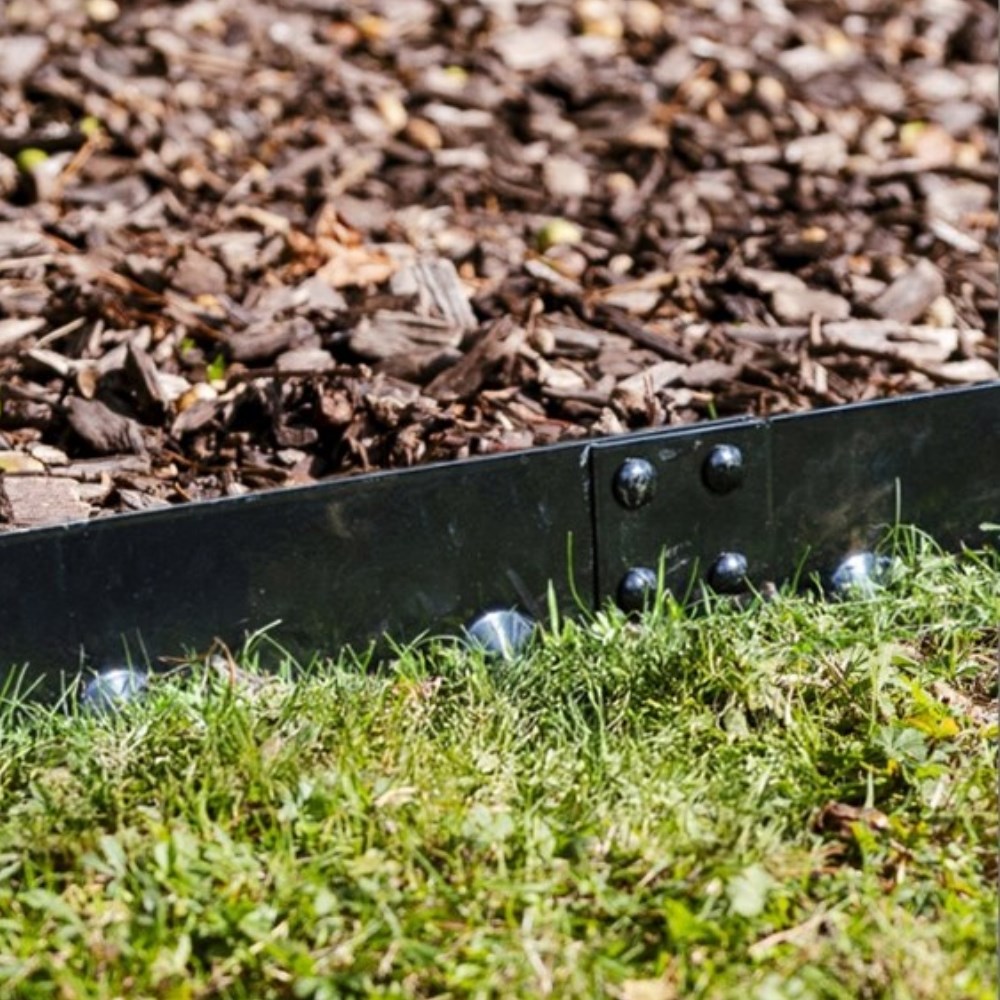 Define Your Space: Metal Lawn Edging