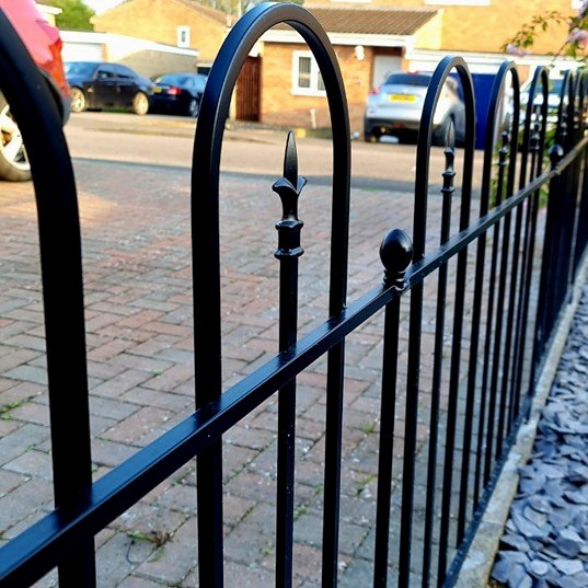 Triple Arch Finial Fence Section in Black