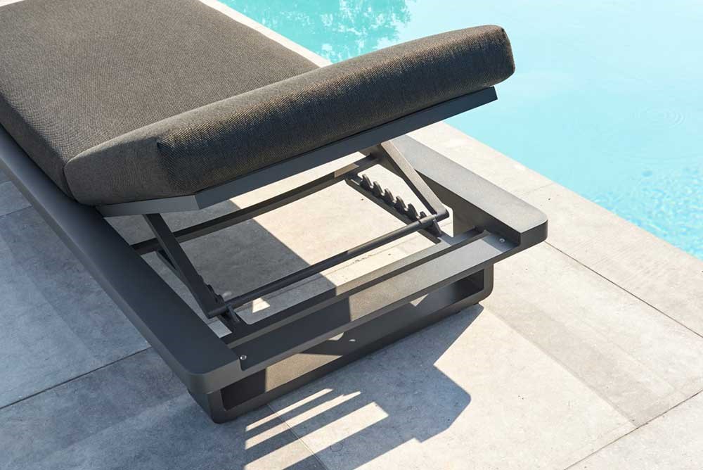 Fitz Roy Sunlounger by Norfolk Leisure
