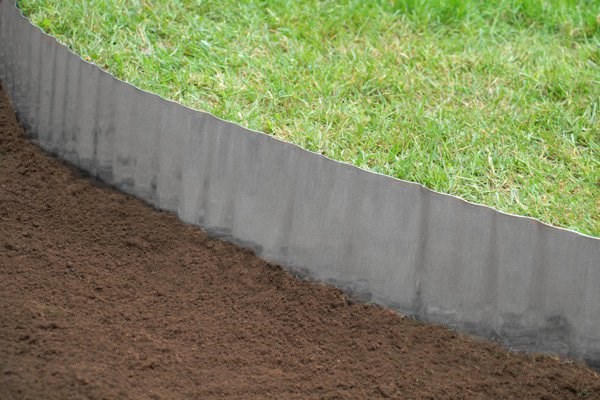 10m Galvanised Lawn Edging Roll - Wavy - H16.5cm