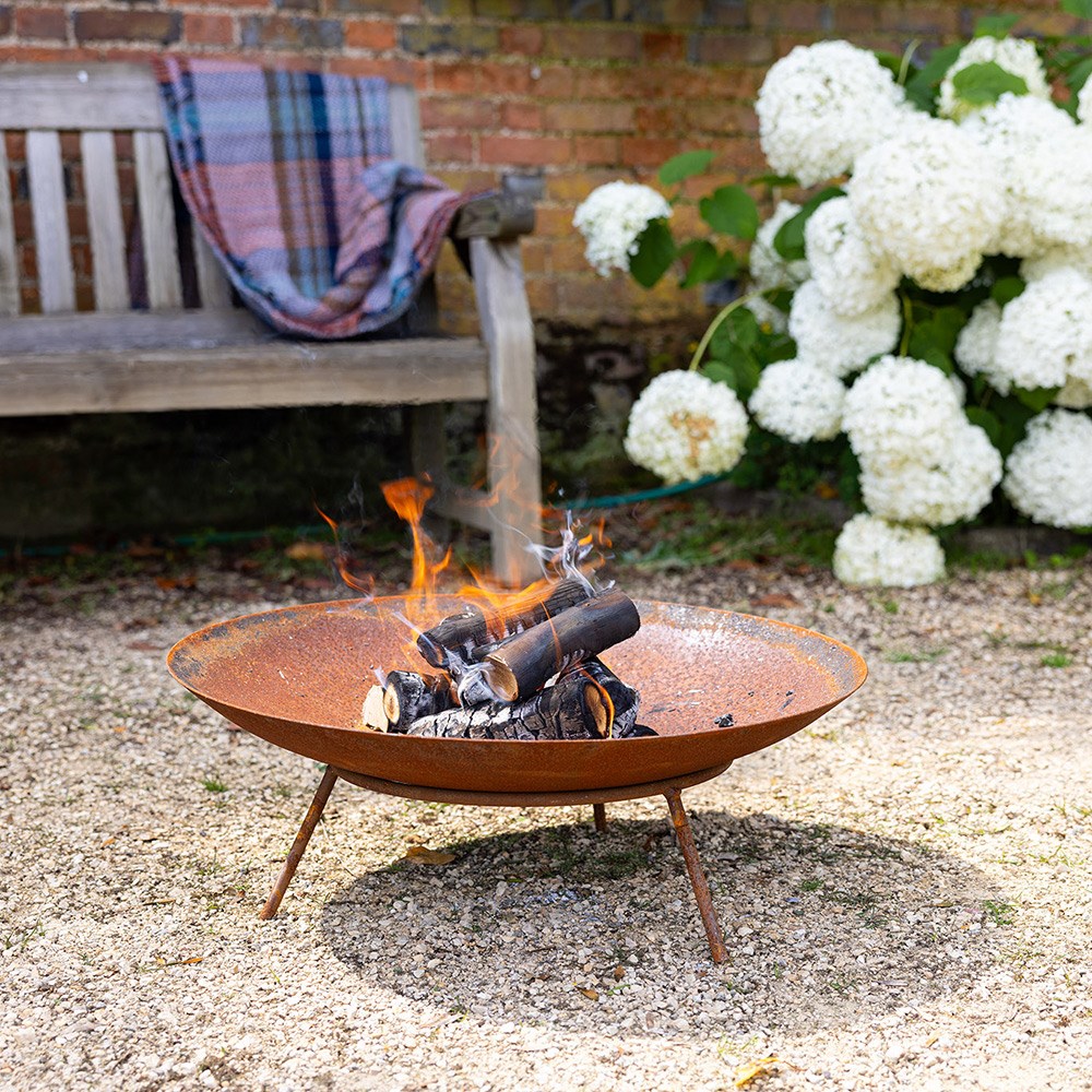 Steel water bowl outlet