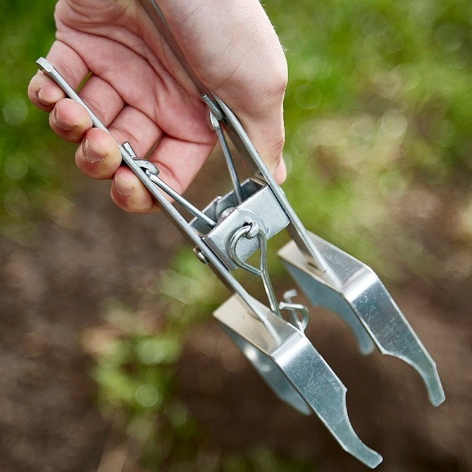 PestBye Heavy-Duty Mole Claw Trap