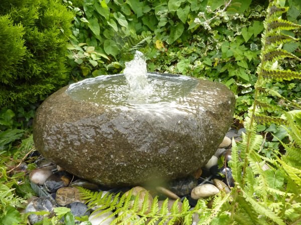 Granite Babbling Boulder Water Feature