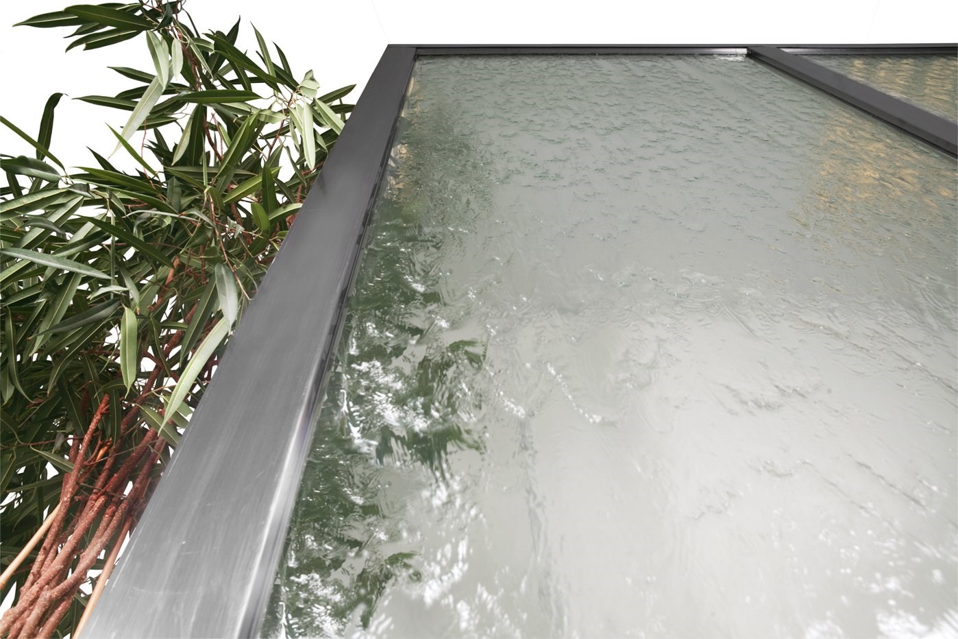 Colossus Stainless Steel & Glass Water Wall Cascade | Ambienté