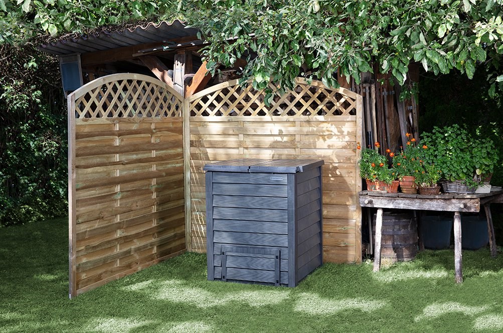 Thermo Wood Composter Including Soil Fence