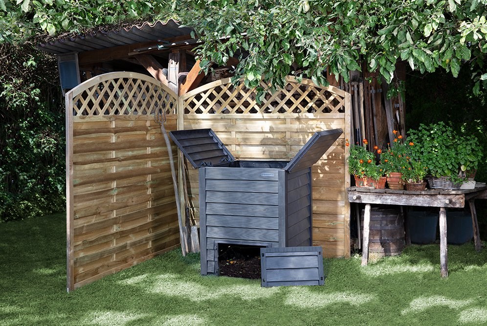 Thermo Wood Composter Including Soil Fence