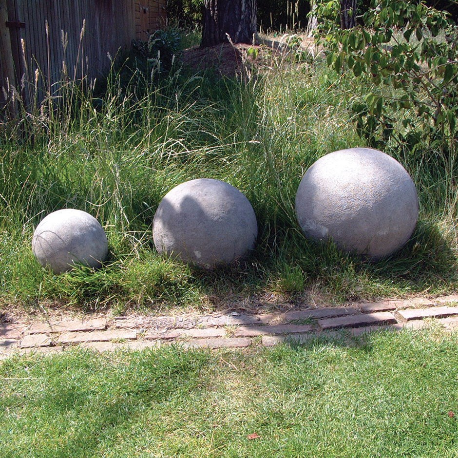 Garden Ornament | Set Of Three Spheres