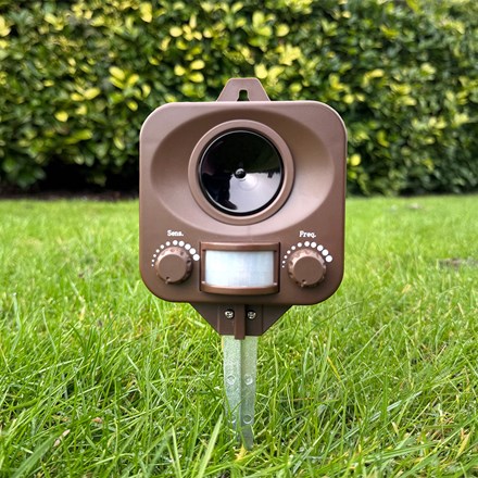 PestBye® Battery Operated Ultrasonic Fox Repeller