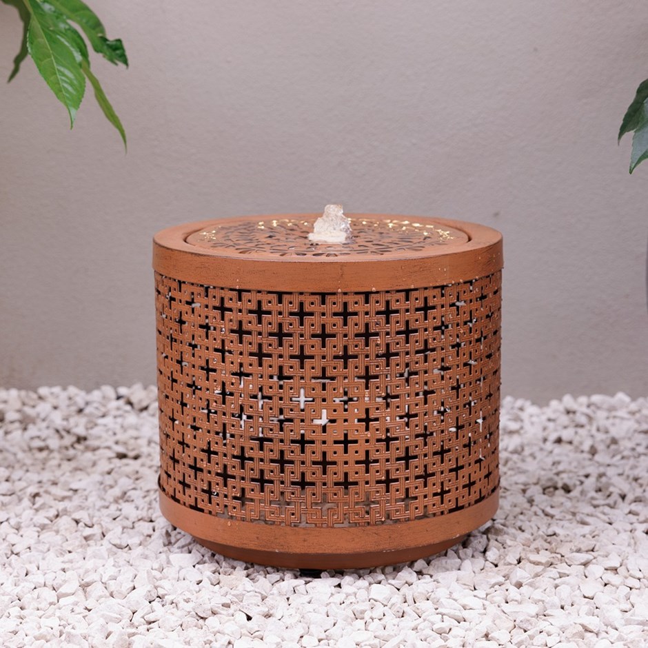 Metal fountain with LED light with mains pump