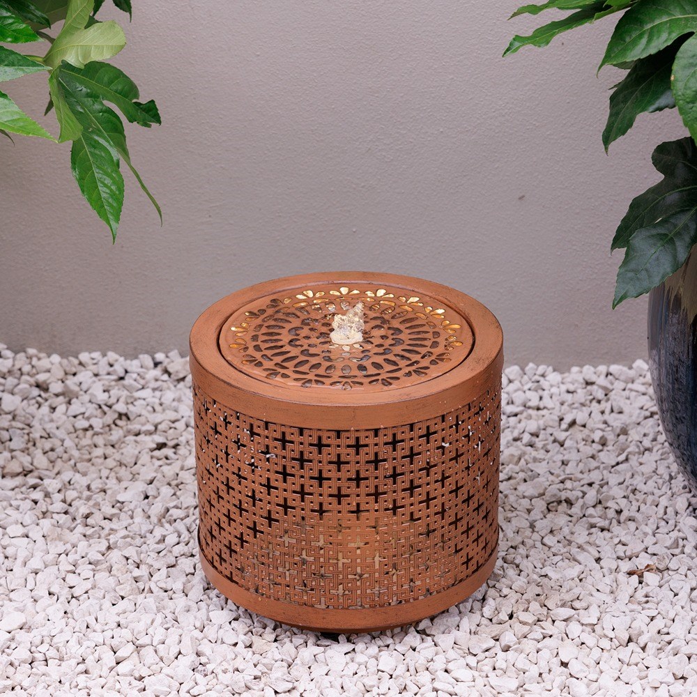 Metal fountain with LED light with mains pump