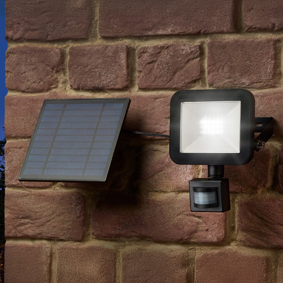 Millennium 1000L Solar PIR Motion Sensor LED Floodlight by Smart Garden 