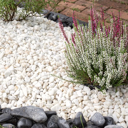 French Pearl 16-32mm White Sparkly Decorative Gravel