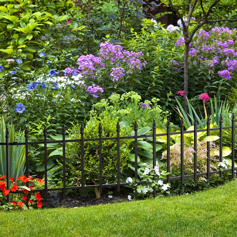Finial Garden Metal Edge Black Border