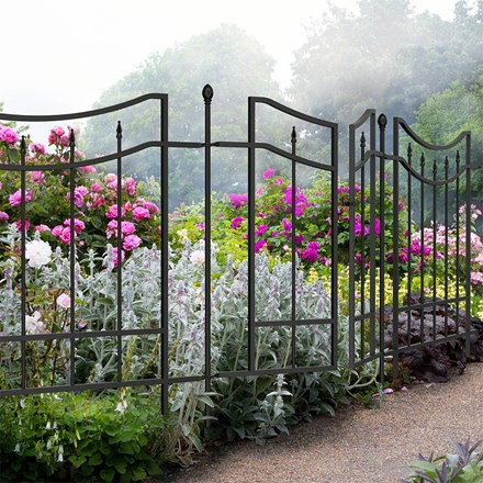 Arched Finial Metal Gate Black