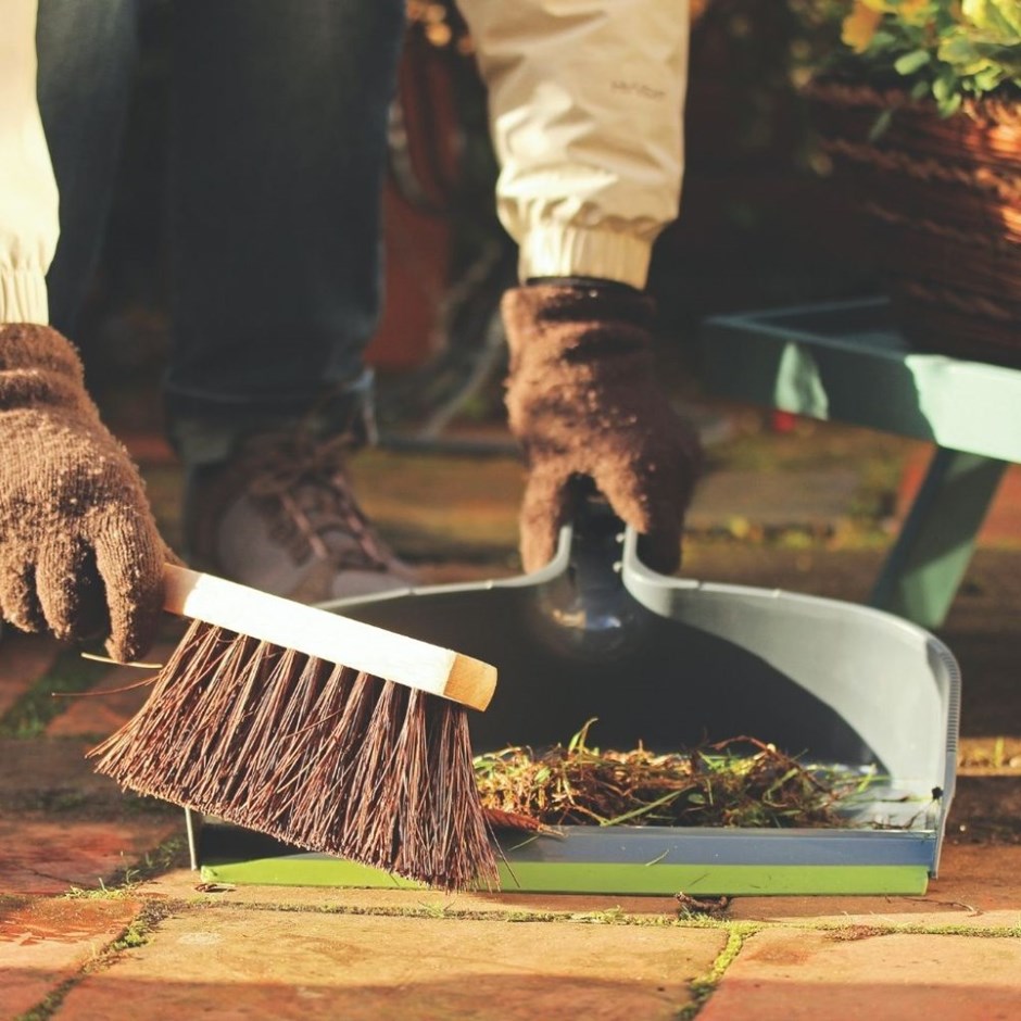 Gardener's Mate Dustpan & Brush