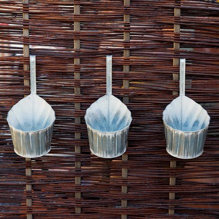 Set of 3 metal planters with hook - same size