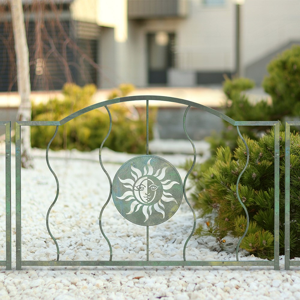 Sun Face Decorative Wire Border Fence