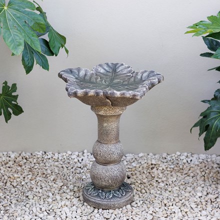 6 leaves pedestal birdbath