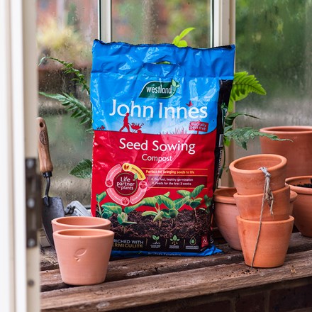 Peat-free seed sowing compost with John Innes